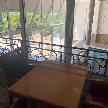 Novalic Hotel Добра-Вода Экстерьер фото