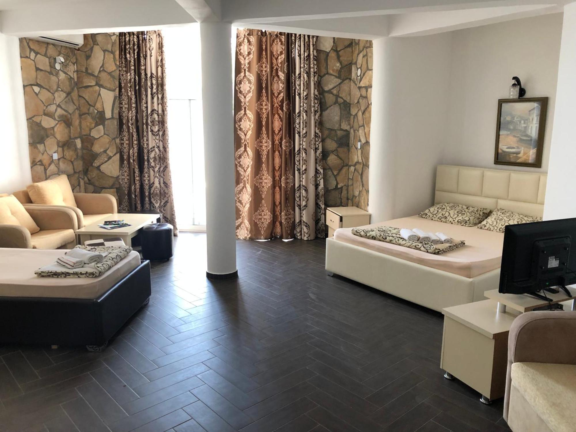 Novalic Hotel Добра-Вода Экстерьер фото