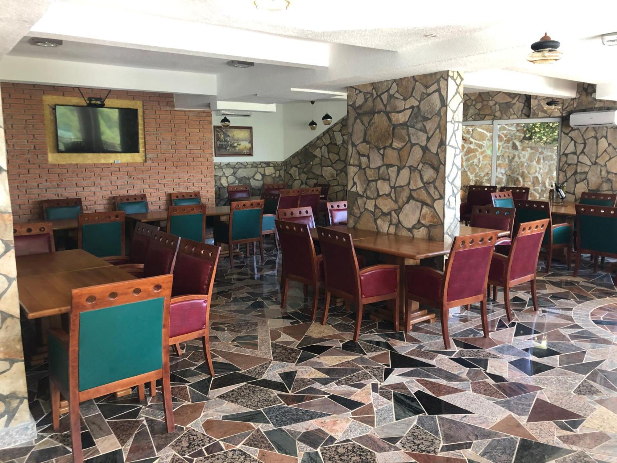 Novalic Hotel Добра-Вода Экстерьер фото