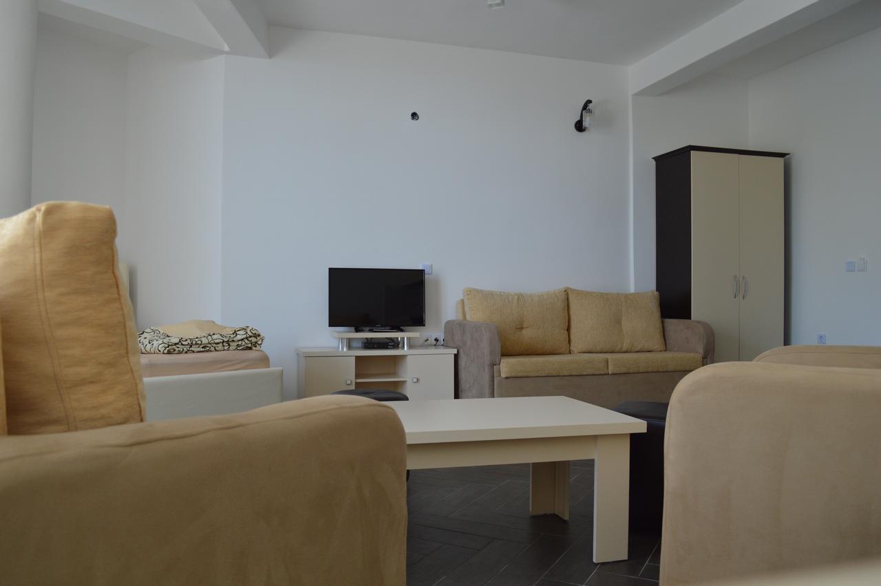 Novalic Hotel Добра-Вода Экстерьер фото