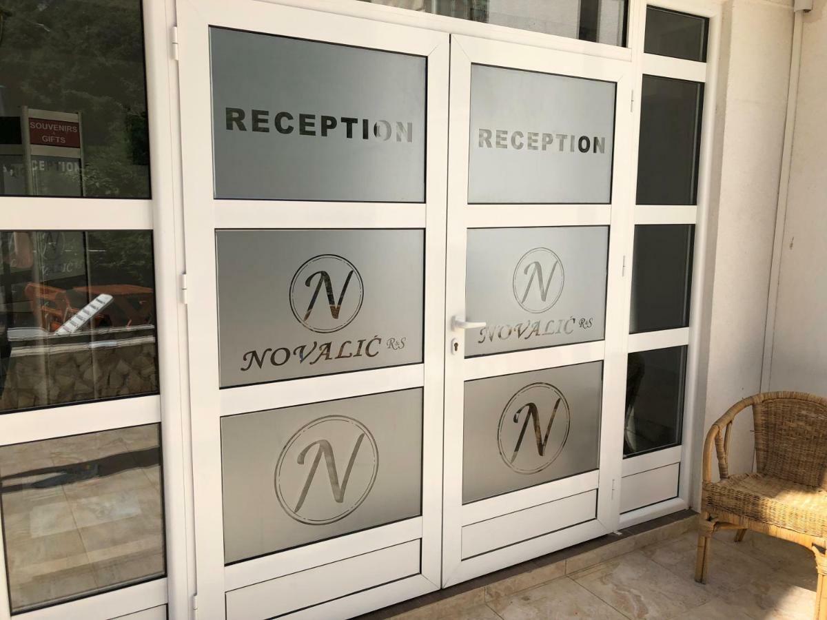 Novalic Hotel Добра-Вода Экстерьер фото