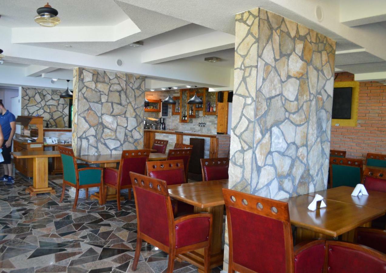 Novalic Hotel Добра-Вода Экстерьер фото