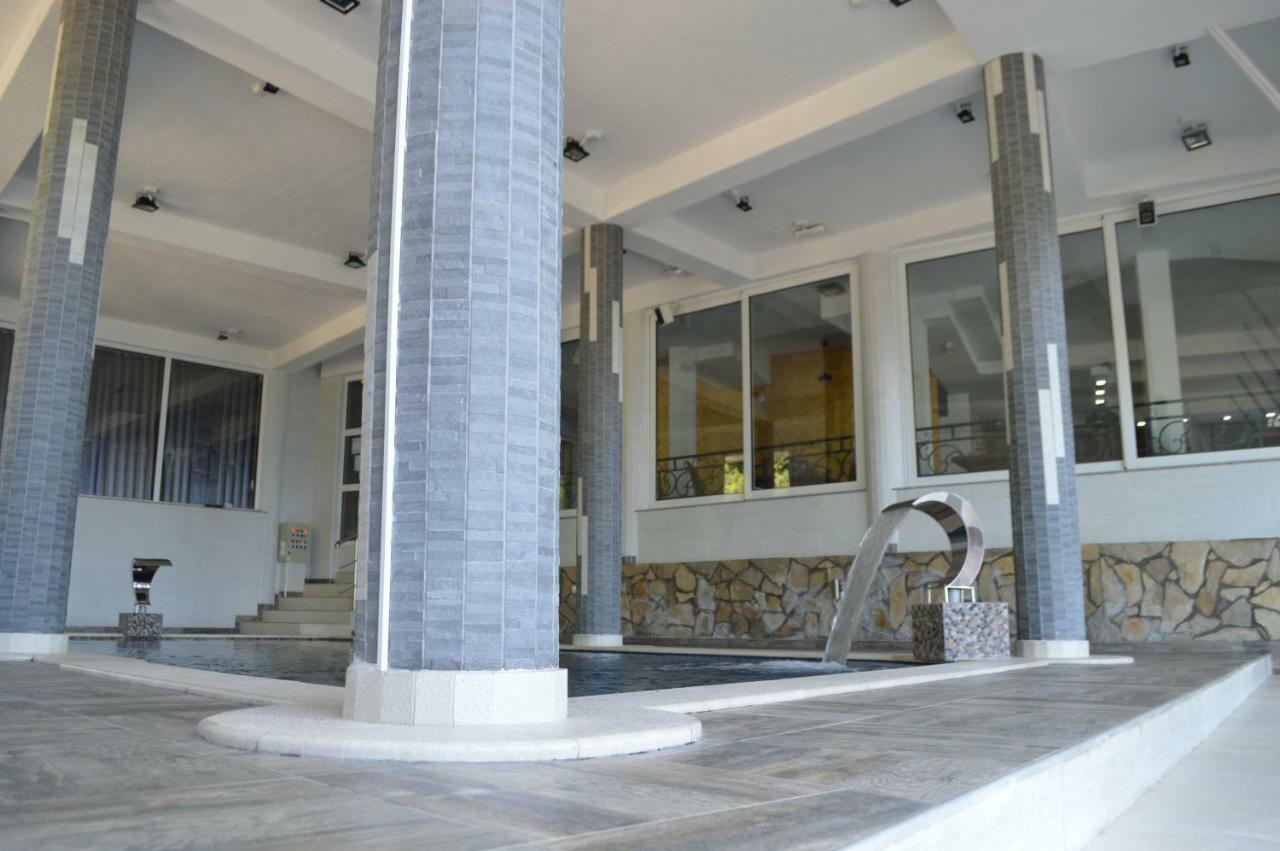 Novalic Hotel Добра-Вода Экстерьер фото