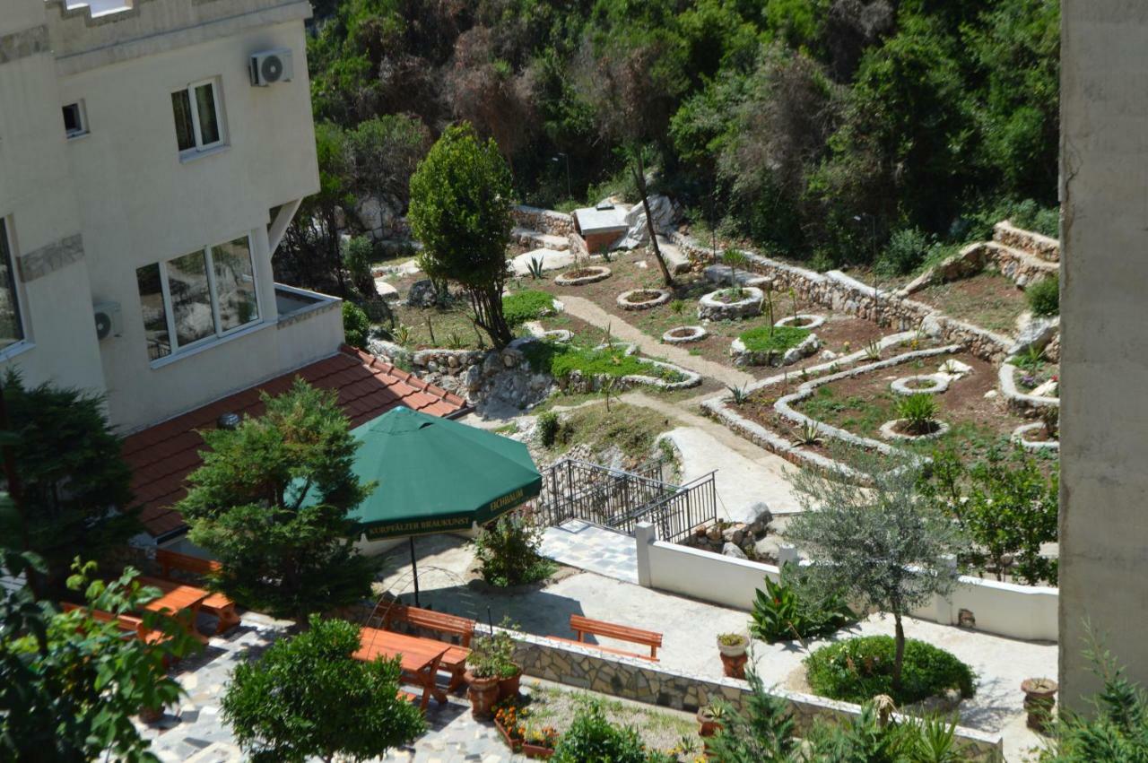 Novalic Hotel Добра-Вода Экстерьер фото